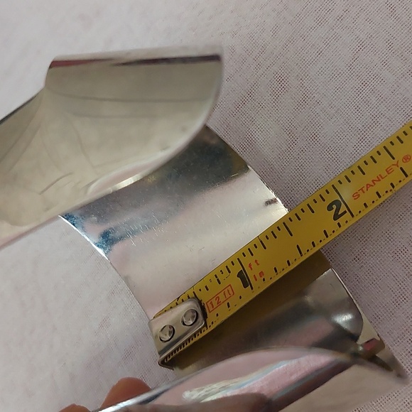 Unusual Design Structured Silver Tone Wide Bangle Bracelet Sleek Modernist - Picture 11 of 11